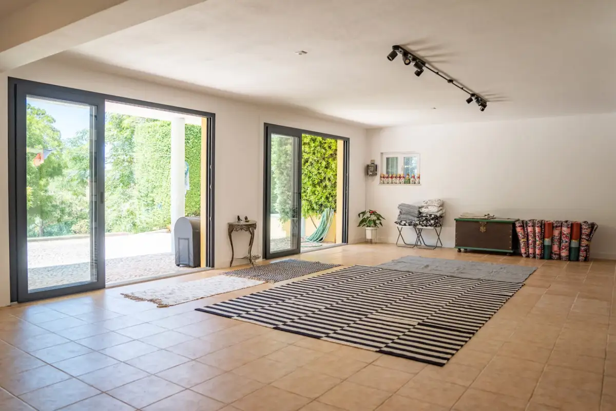 Зал для практик в PPL Ocean Retreat Centre